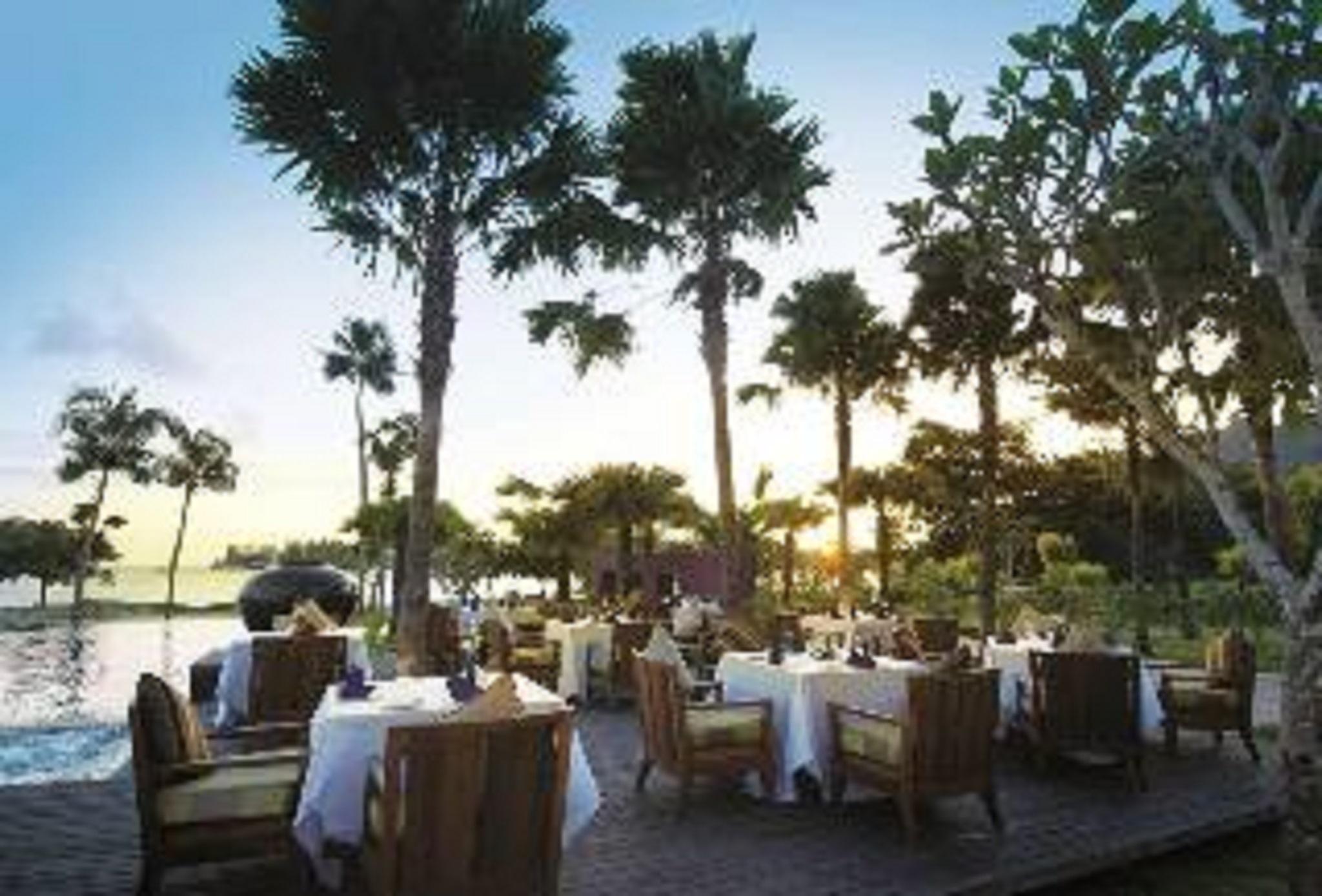 The Danna Langkawi - A Member Of Small Luxury Hotels Of The World Pantai Kok Esterno foto The restaurant at the Royal Lake Club