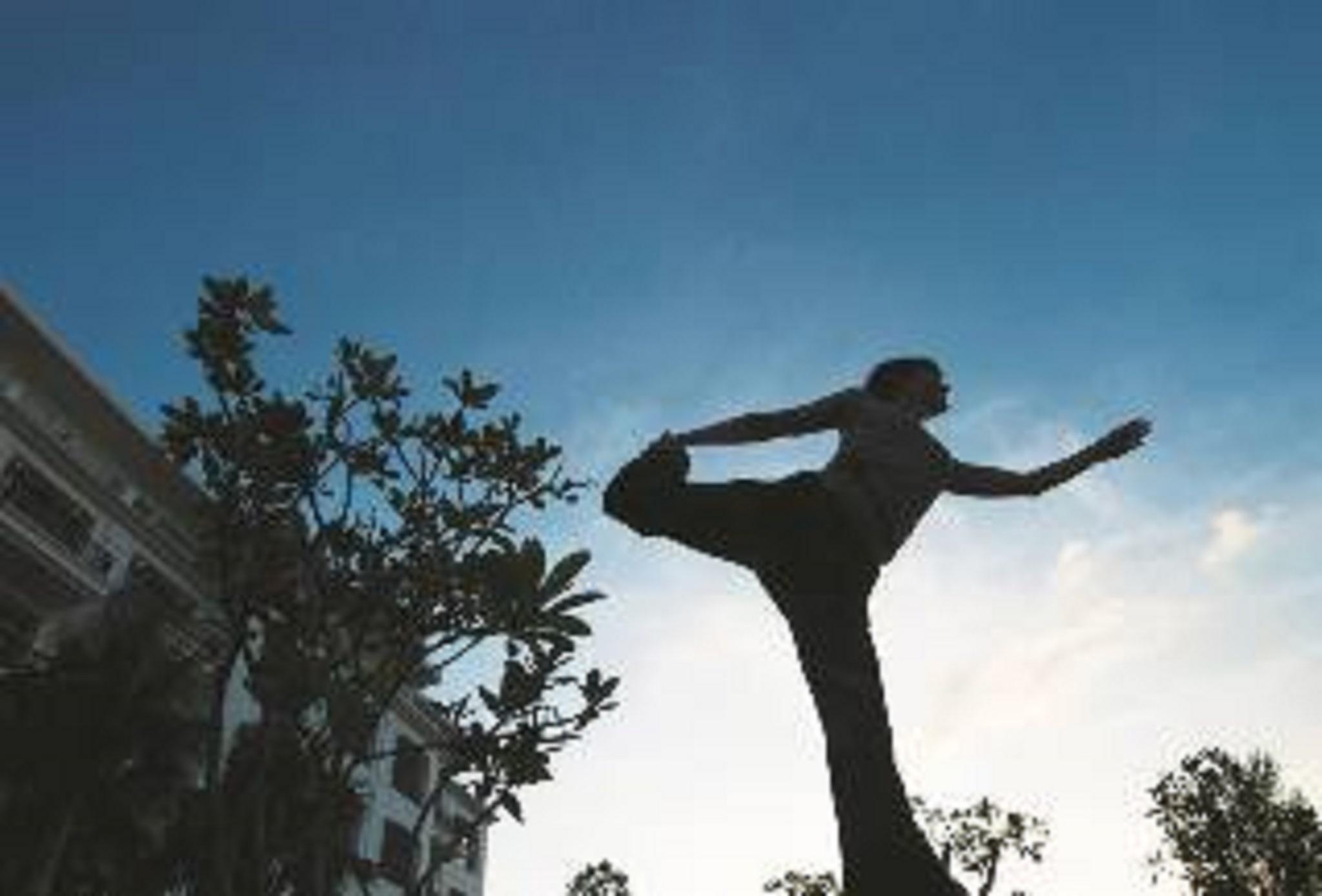 The Danna Langkawi - A Member Of Small Luxury Hotels Of The World Pantai Kok Esterno foto A man doing a kick