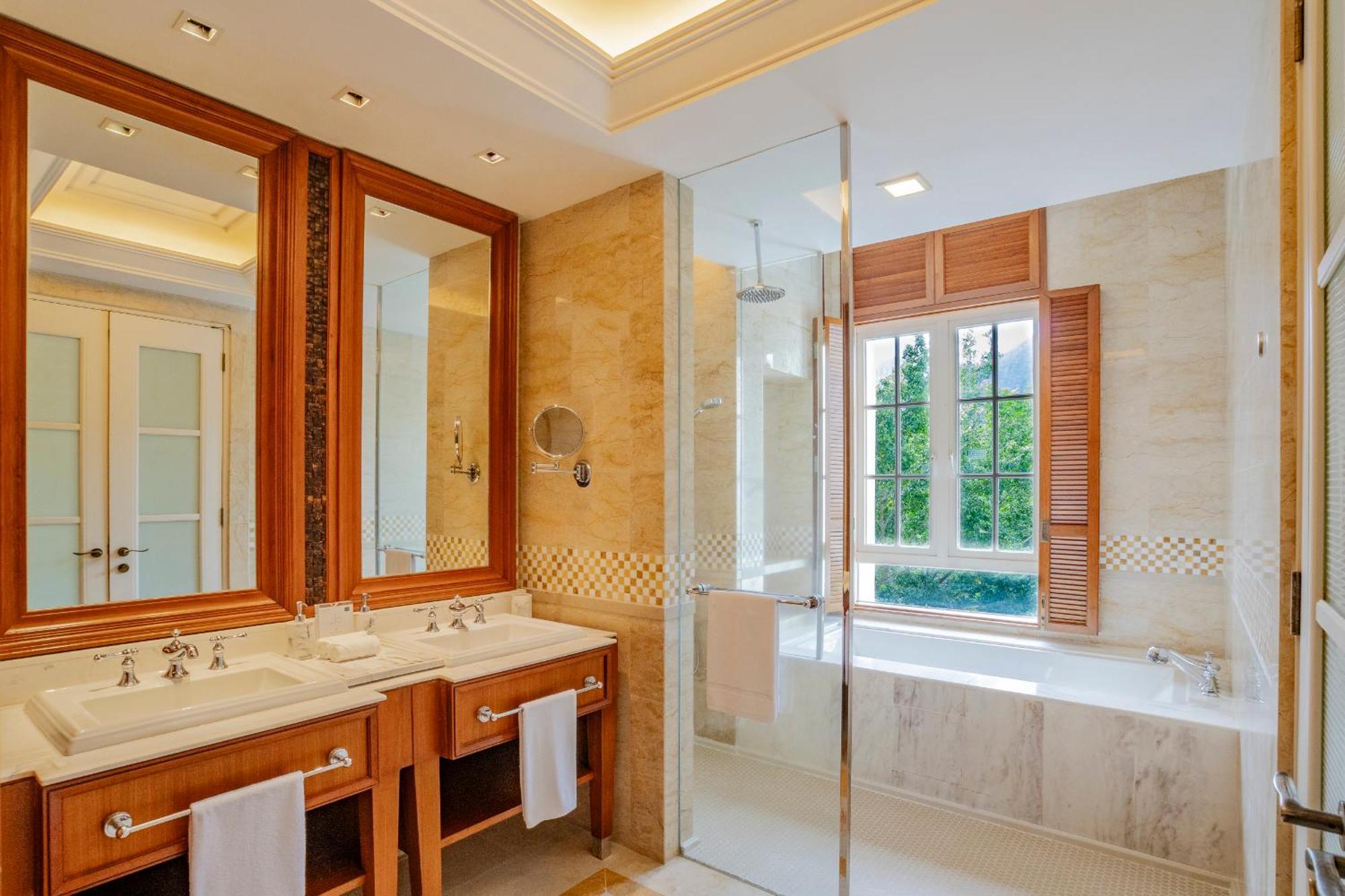 The Danna Langkawi - A Member Of Small Luxury Hotels Of The World Pantai Kok Esterno foto A bathroom in a hotel