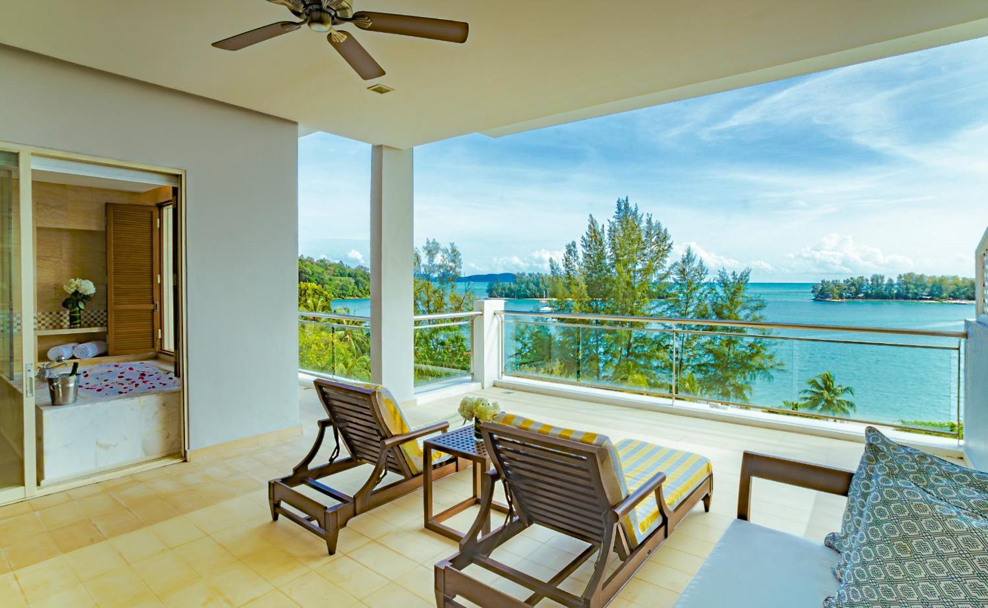 The Danna Langkawi - A Member Of Small Luxury Hotels Of The World Pantai Kok Esterno foto A view of the ocean from a suite at Sandals Emerald Reef Resort