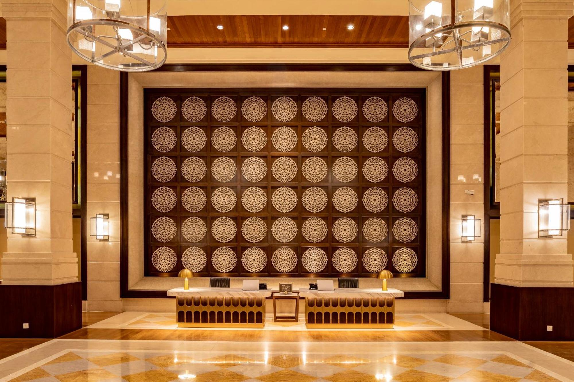 The Danna Langkawi - A Member Of Small Luxury Hotels Of The World Pantai Kok Esterno foto The lobby of the Ritz-Carlton, Dubai